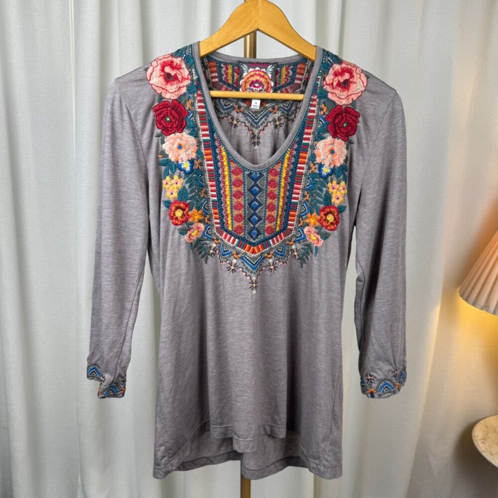 Johnny Was Embroidered Boho Tunic Top Grey Floral sz Medium